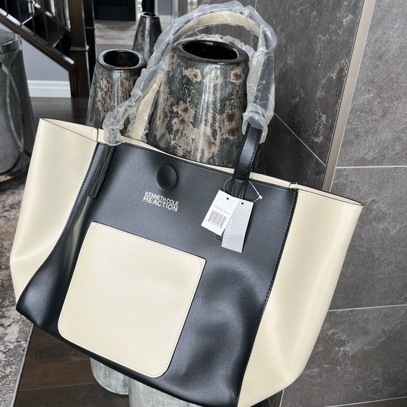 Brand new with tags large 12 x 19“ Kenneth Cole, black cream, tote bag, faux - Picture 11 of 12